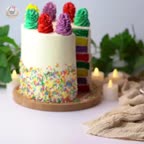 تزیین یک کیک خوش مزه