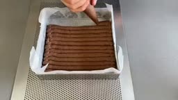 کیک بادام زمینی شکلاتی