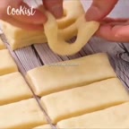 پیراشکی شکری با مغز شکلات