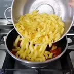 پاستا با سس مرغ و قارچ