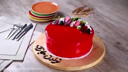 کیک تولد توت فرنگی